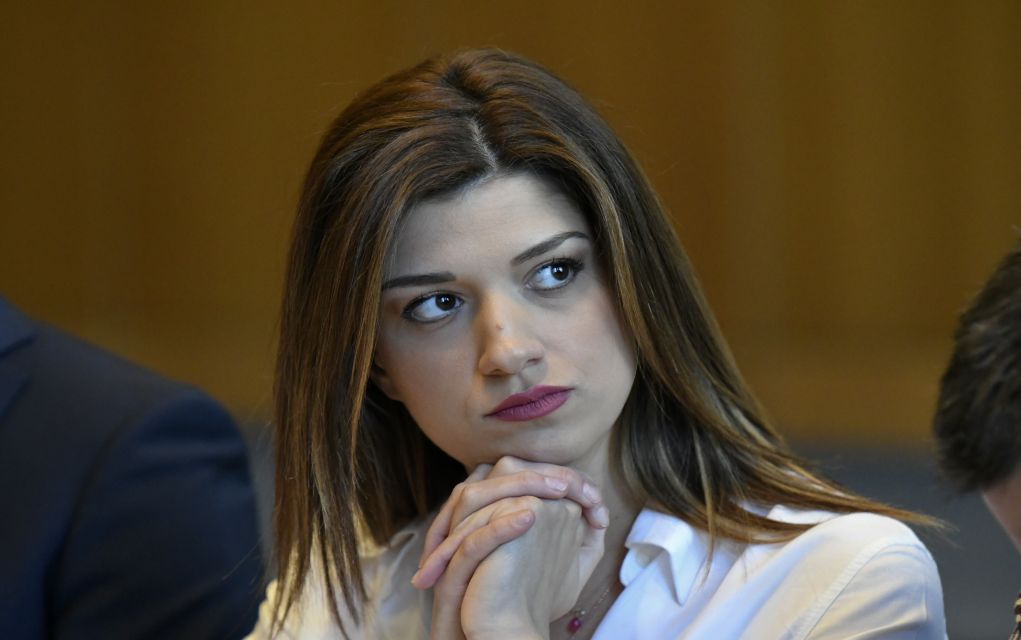 Αιχμές Νοτοπούλου για Ζέρβα και… γραβάτες