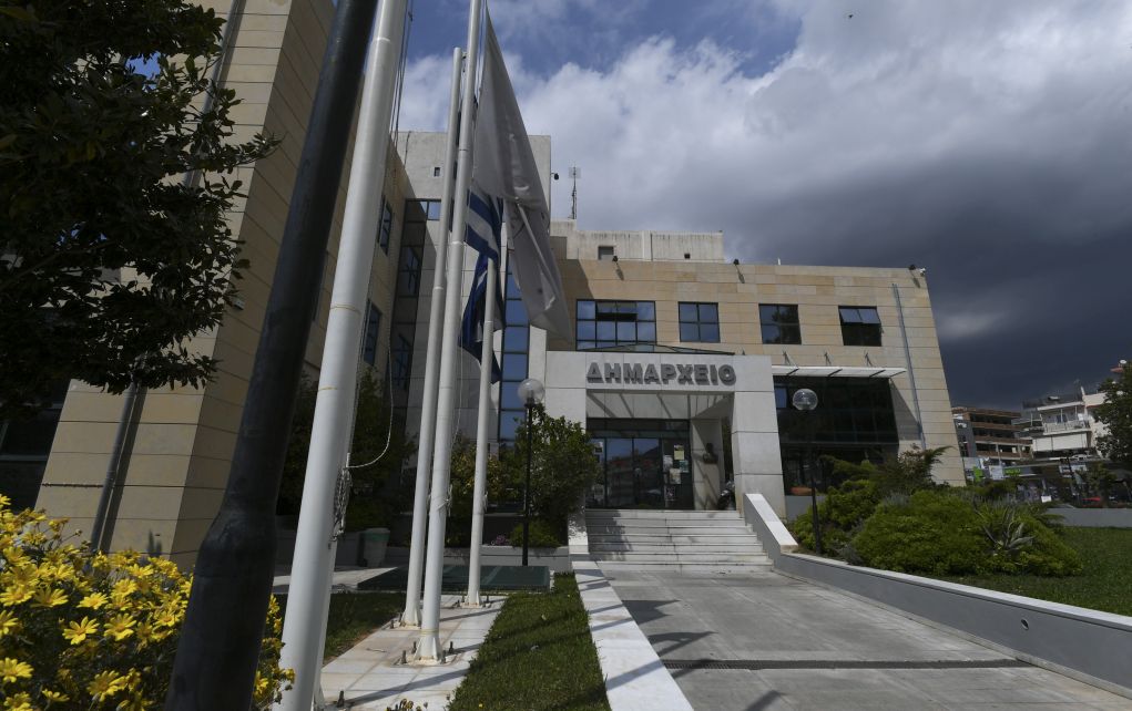 Στο δημαρχείο Ηλιούπολης επιτέθηκε ο Ρουβίκωνας