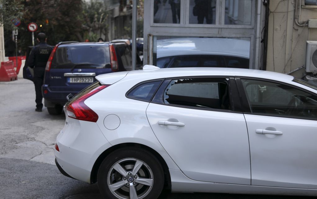 Επίθεση αντιεξουσιαστών σε περιπολικό στα Εξάρχεια