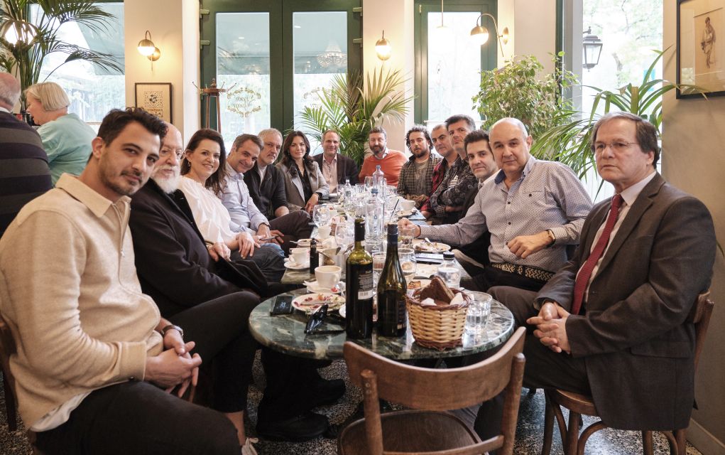 Με Σαββόπουλο και άλλους καλλιτέχνες βρέθηκε ο Κυρ. Μητσοτάκης