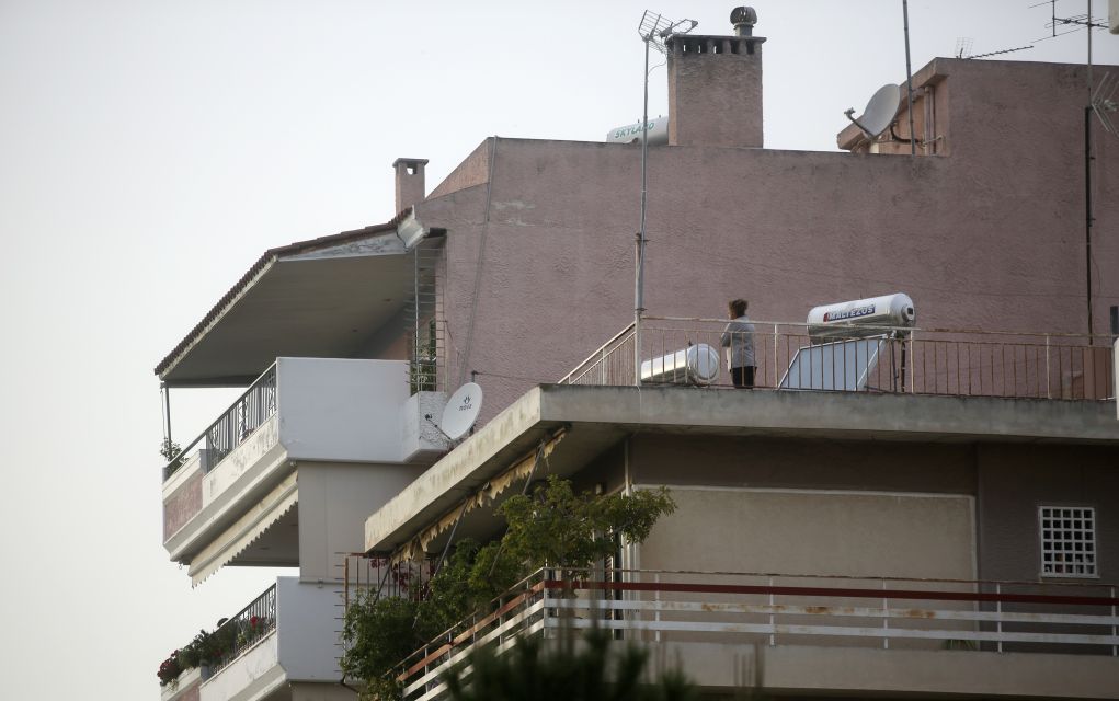 Συνεχίζεται το θρίλερ ομηρίας στη Νέα Σμύρνη