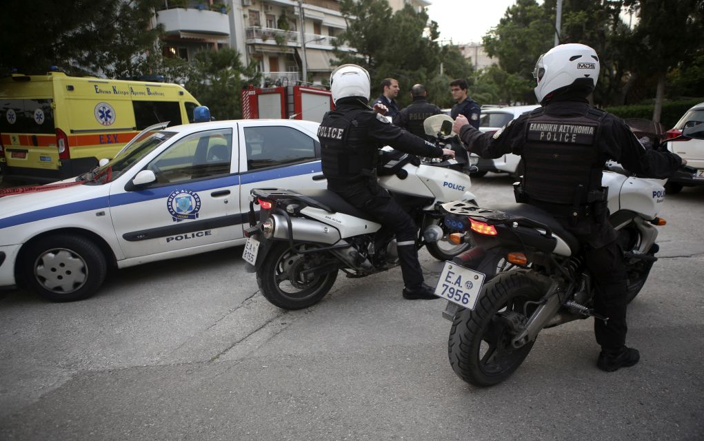 Συναγερμός στη Νέα Σμύρνη: Γιος κρατάει όμηρο τον πατέρα του!