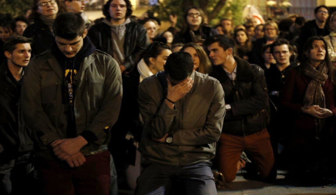Παναγία των Παρισίων: Προσευχές και δάκρυα λόγω της καταστροφής! (vid)