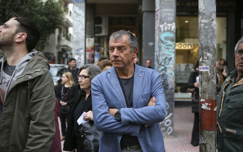 Νεο look για τον Σταύρο Θεοδωράκη, που άφησε μουστάκι (pic)