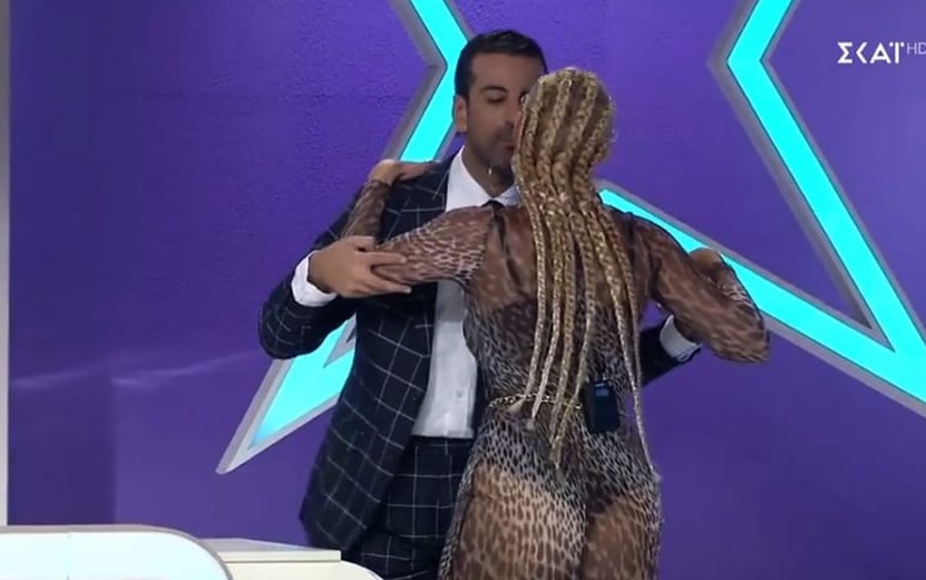 Ο Παπαντωνίου αγγίζει την Τούνη εκεί που όλοι… ονειρεύονται! (pic)