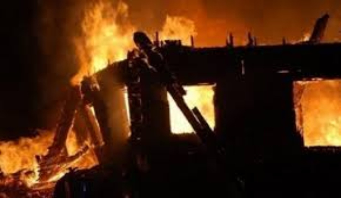 Φρίκη: Μητέρα έβαλε φωτιά να κάψει τα παιδιά της, ήρωας 16χρονος έσωσε το ένα από τα δύο