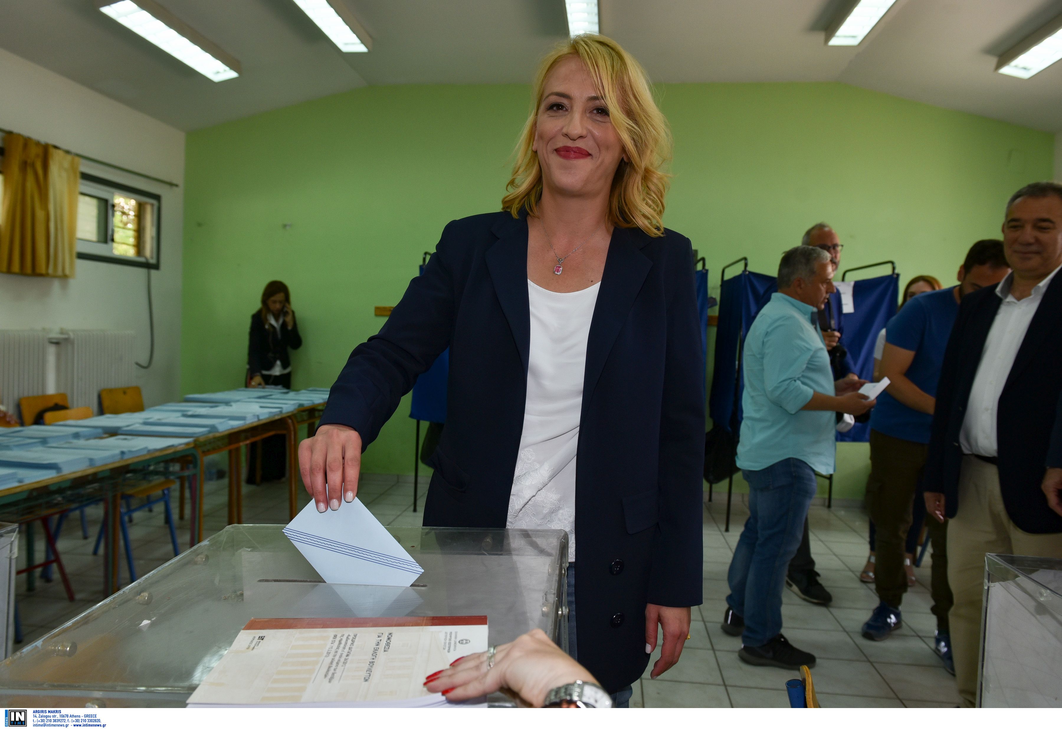 Δούρου: «Όχι στην αποχή, ναι στη Δημοκρατία»