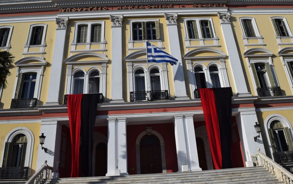 Κόκκινο και μαύρο χρώμα στο ΥΜΑΘ για τη Γενοκτονία των Ποντίων