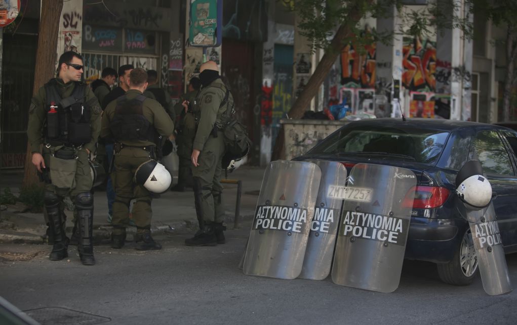 ΕΑΥΘ: «“Αναβάθμιση” των χούλιγκαν σε VIP»