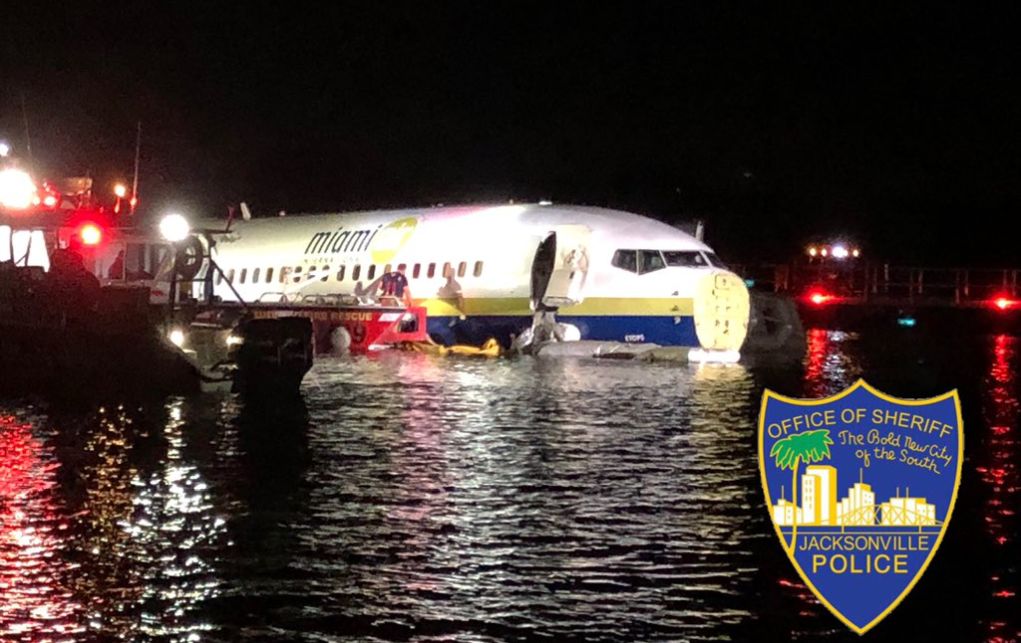 ΗΠΑ: Boeing 737 με 136 επιβαίνοντες κατέληξε σε ποτάμι
