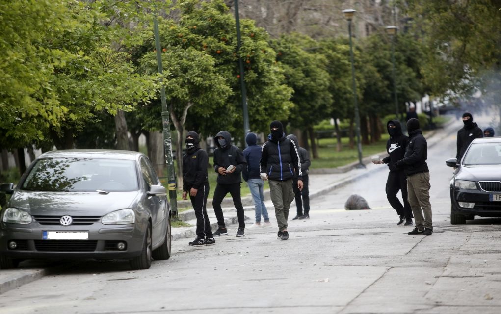 Ομαδική επίθεση σε αστυνομικούς της ΔΙ.ΑΣ. στα Εξάρχεια