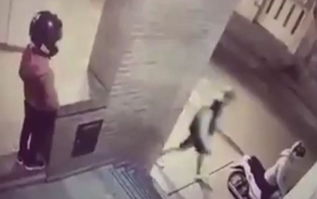 Μία 11χρονη πήρε στο κυνήγι έναν τύπο που ήθελε να κλέψει το μηχανάκι της μητέρας της