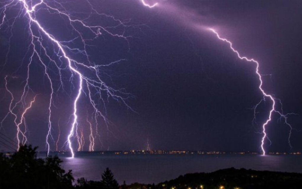 Σκόπελος- σύζυγος 53χρονης: «Έπεσε κεραυνός και την πήρε, την σκότωσε»