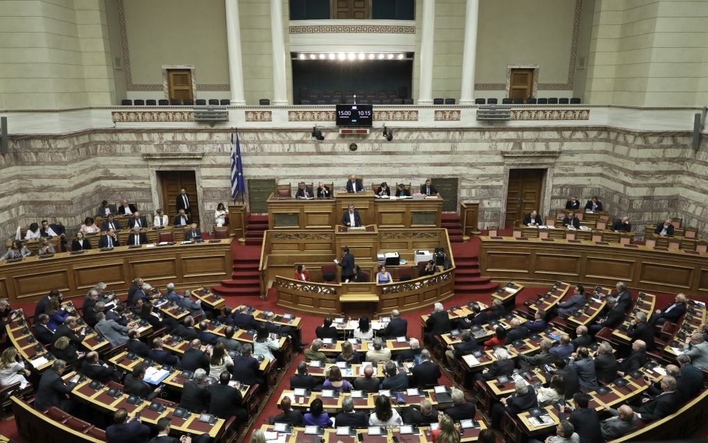 153 «ναι» στην κυβέρνηση με έκπληξη Σαρίδη