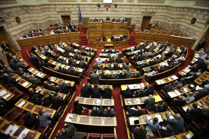 Πέρασε από τη Βουλή η τροπολογία για την αναδιάρθρωση των πρωταθλημάτων