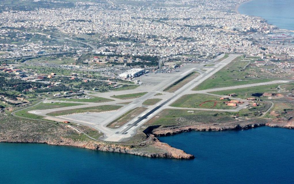 Στις φλόγες κινητήρας αεροσκάφους στο αεροδρόμιο του Ηρακλείου