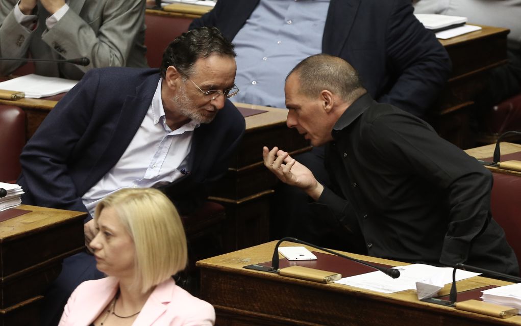 Βόμβες Λαφαζάνη για Τσίπρα, Βαρουφάκη