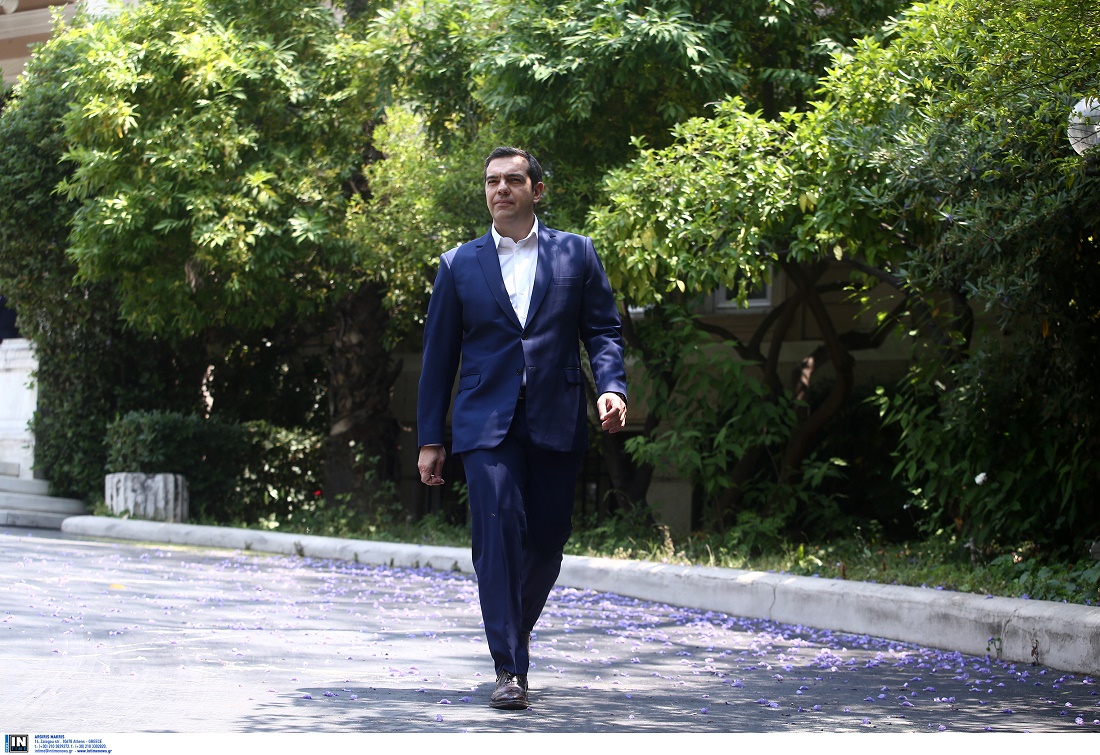 Εμμένουν στην κινδυνολογία και στις παροχές