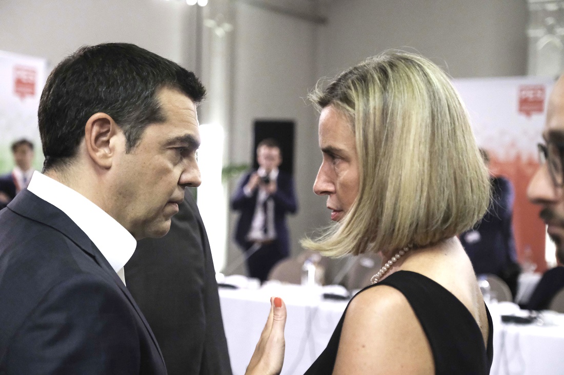 Τσίπρας-Μονγκερίνι για τις κυρώσεις στην Τουρκία