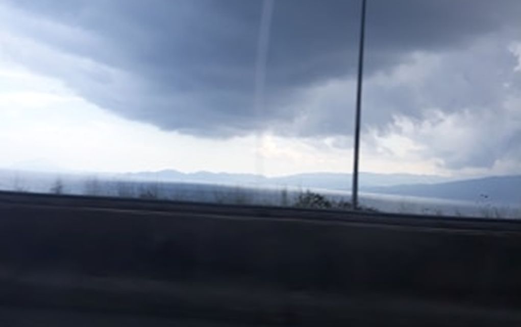 Ανεμοστρόβιλος «χτυπά» την περιοχή της Ασπροβάλτας! (pics)