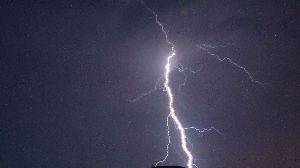 Αμέτρητοι κεραυνοί και 60 χιλιοστά βροχής έπληξαν την Αττική