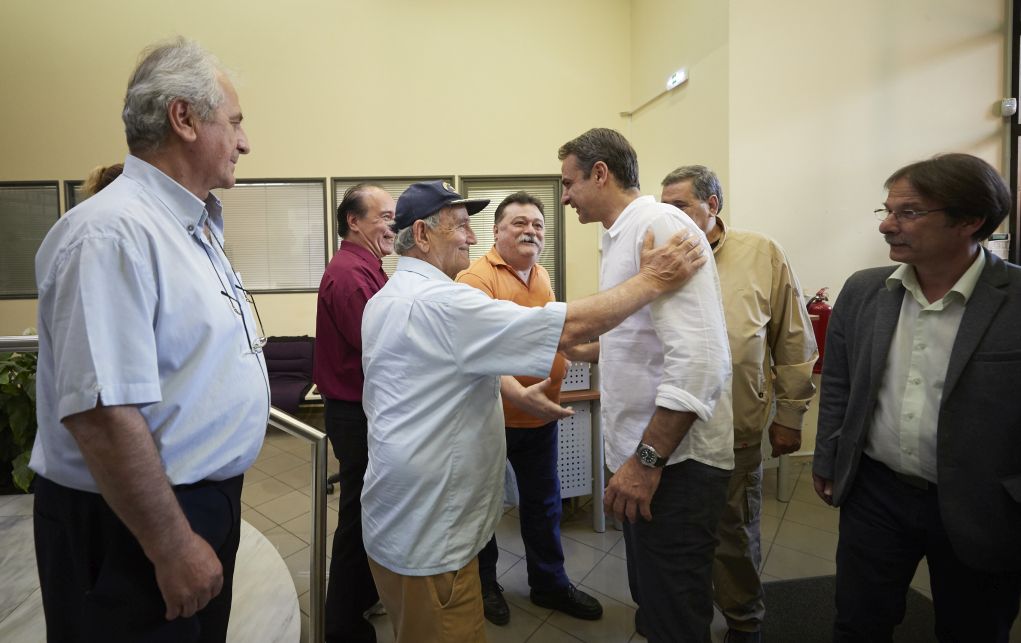 Ο Μητσοτάκης συμπιέζει προς τα κάτω την ακροδεξιά