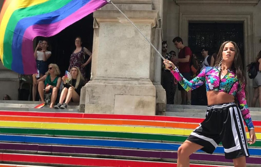 Η Κατερίνα Στικούδη σηκώνει το λάβαρο στο Pride της Βιέννης (pics)