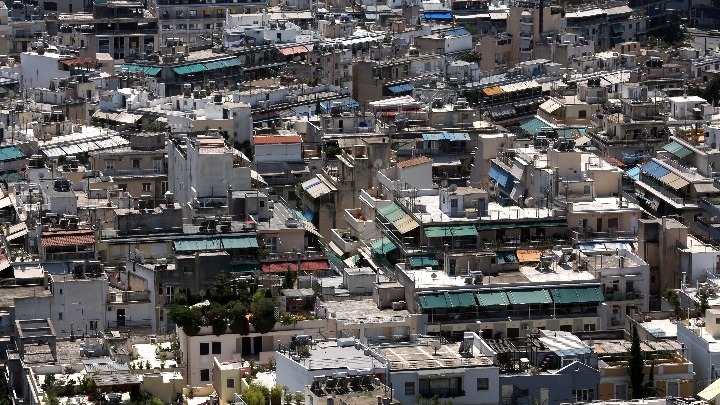 Στην “τσιμπίδα” της ΑΑΔΕ 20.000 “αδήλωτα” ακίνητα Airbnb