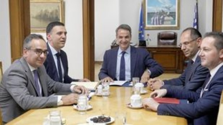 Επίσκεψη Κ. Μητσοτάκη στο υπουργείο Υγείας: Προσλήψεις νοσηλευτικού προσωπικού εκεί όπου υπάρχει ανάγκη
