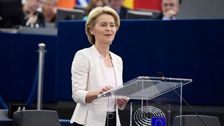 Αισιοδοξεί για εμβολιασμό του 70% του ενηλίκου πληθυσμού της Eυρωπαϊκής Ένωσης η πρόεδρος της Κομισιόν