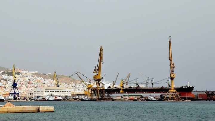 Συνάντηση των εργαζομένων στο Νεώριο της Σύρου με τον Γ. Βρούτση