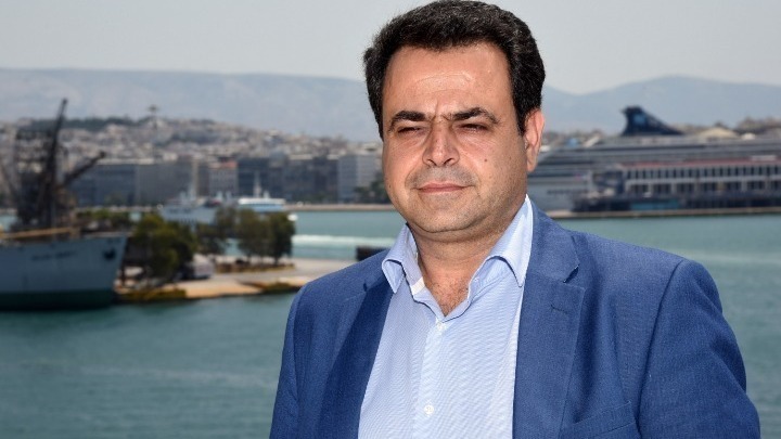 Κυβέρνηση που όχι μόνο συναλλάσσεται με τα συμφέροντα αλλά τα έχει εντάξει στο κυβερνητικό σχήμα