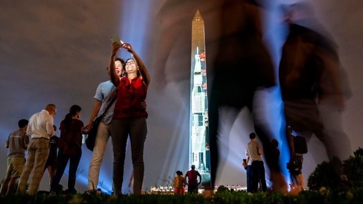 Η NASA γιορτάζει την αποστολή Apollo 11 και περιμένει την επιστροφή στην Σελήνη