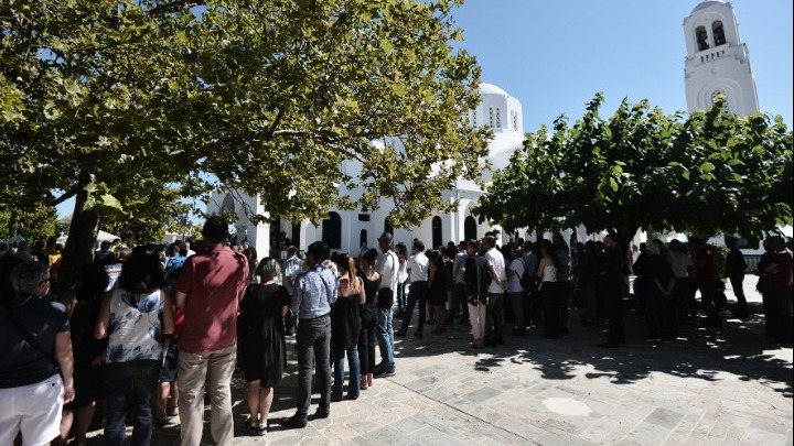 Μνημόσυνο για τα θύματα στο Μάτι-Μ. Χρυσοχοΐδης: Μια τέτοια τραγωδία δεν πρέπει να ξαναγίνει ποτέ και πουθενά
