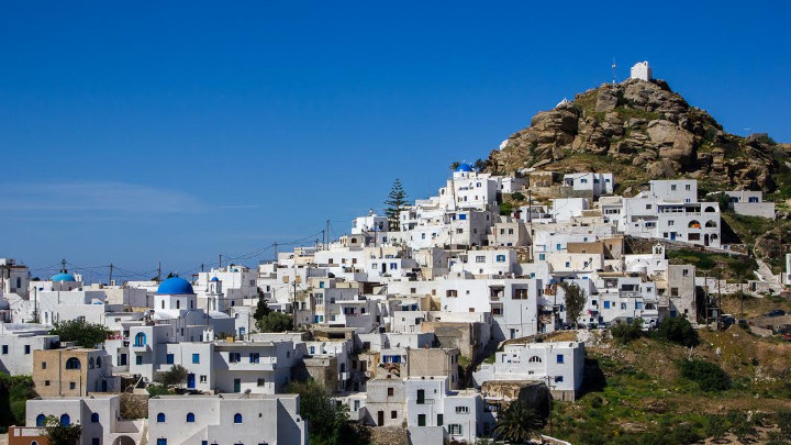 Σε πόλο έλξης καθιερωμένων δημοσιογράφων και bloggers αναδεικνύεται η Ίος