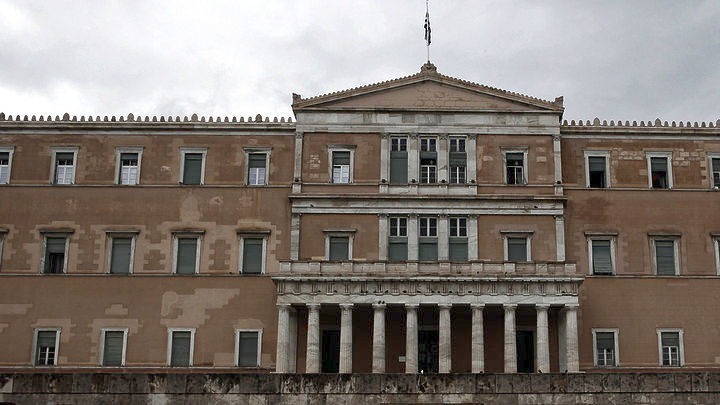Τα μεσάνυχτα η ψηφοφορία για την παροχή ψήφου εμπιστοσύνης στην κυβέρνηση