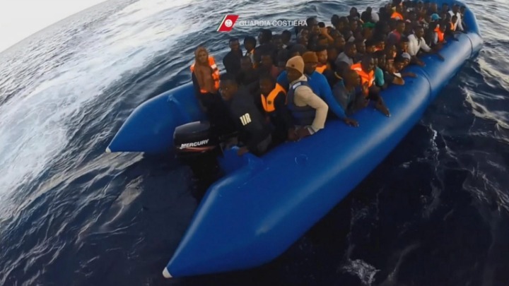 Το μαροκινό ναυτικό διέσωσε στη Μεσόγειο 242 μετανάστες που επέβαιναν σε φουσκωτές λέμβους