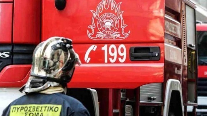 Φωτιά σε βαγόνι του ΟΣΕ έξω από το Σιδηροδρομικό Σταθμό