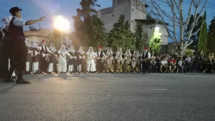Χορεύοντας συρτάκι, καλαματιανό και κότσαρι με την …Ευρώπη!