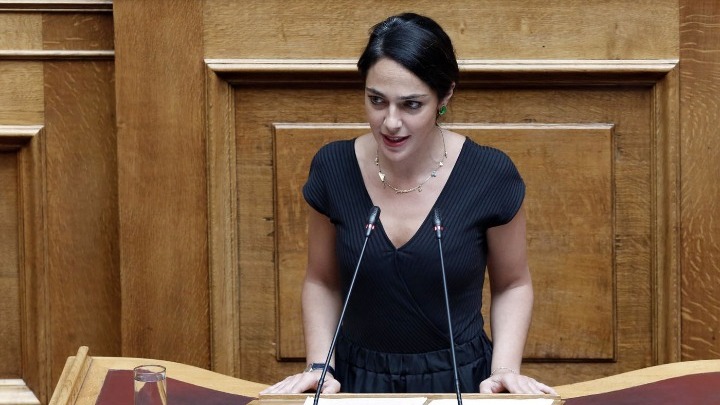 Δ. Μιχαηλίδου: Δεν καταργούμε και δεν μειώνουμε τα επιδόματα, τα ενισχύουμε πολύ στοχευμένα