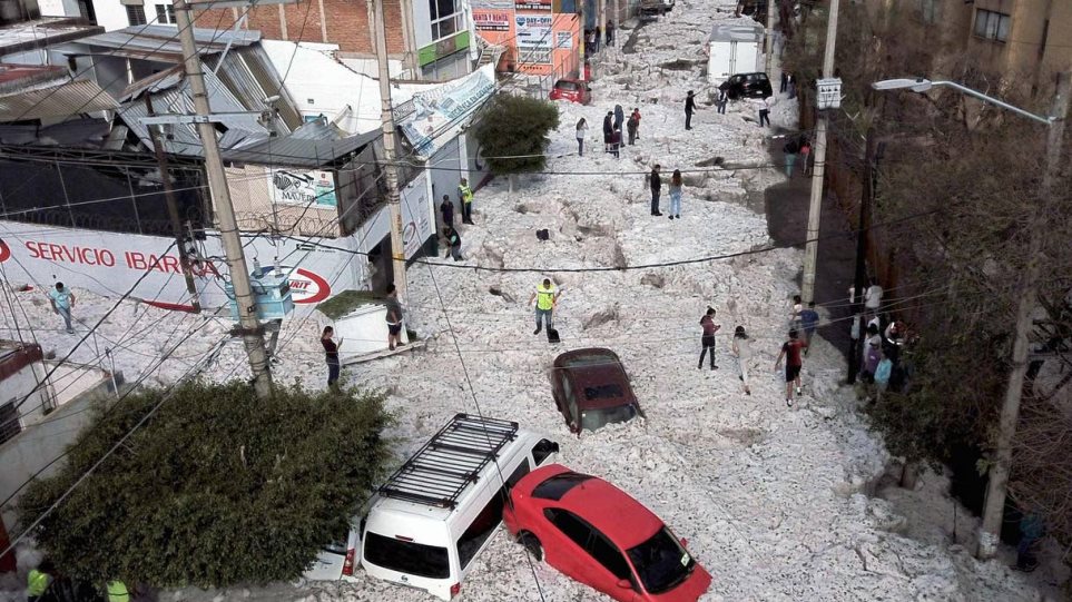 «Έπνιξε» τη Γουαδαλαχάρα χαλάζι άνω του ενός μέτρου!