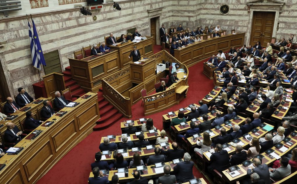 Βουλή: Ψηφίστηκε το νoμοσχέδιο για το άσυλο