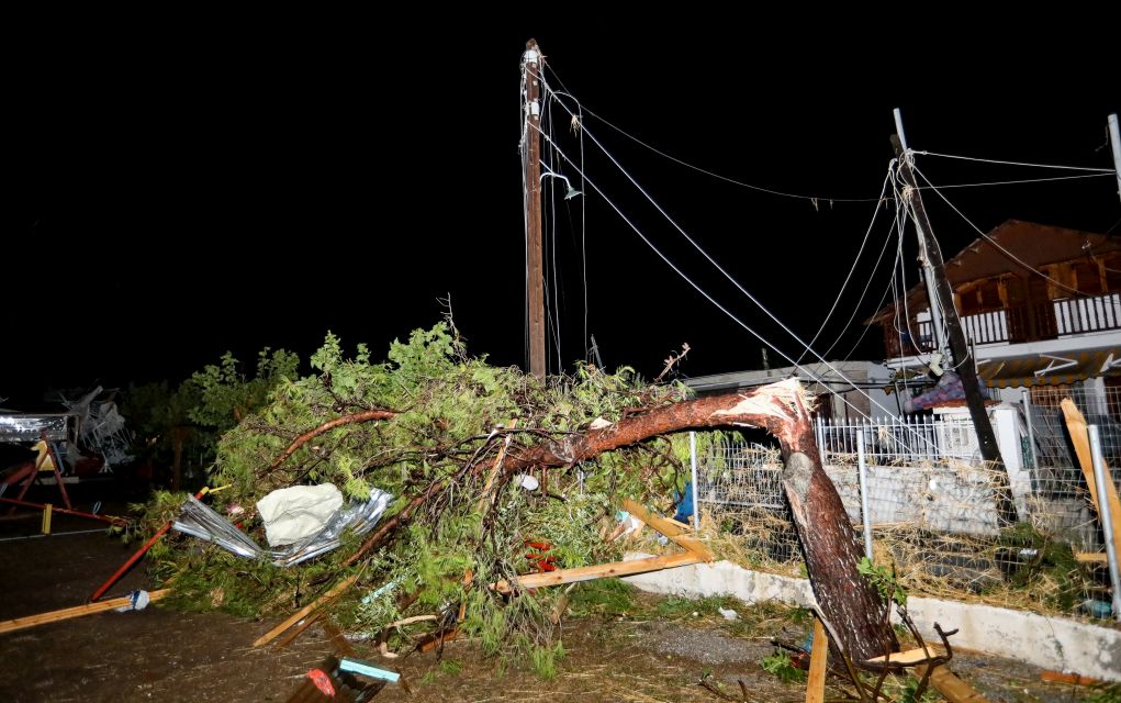 Εικόνες καταστροφής στη Χαλκιδική (pics, vd)