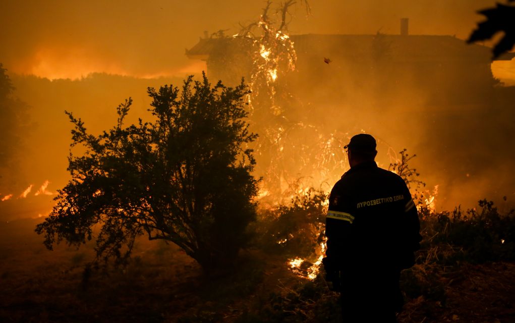Φωτιά στην Εύβοια: Εκκενώθηκαν δύο χωριά