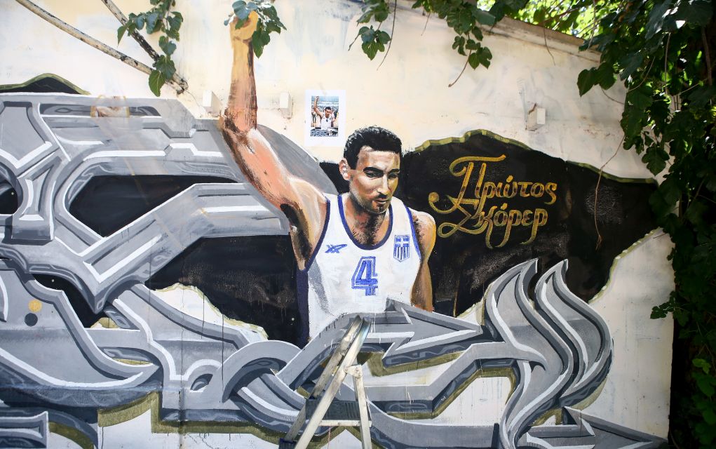 Ο Γκάλης «επέστρεψε» με… άλλη φανέλα