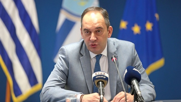 Επίσκεψη Πλακιωτάκη στο λιμάνι του Πειραιά