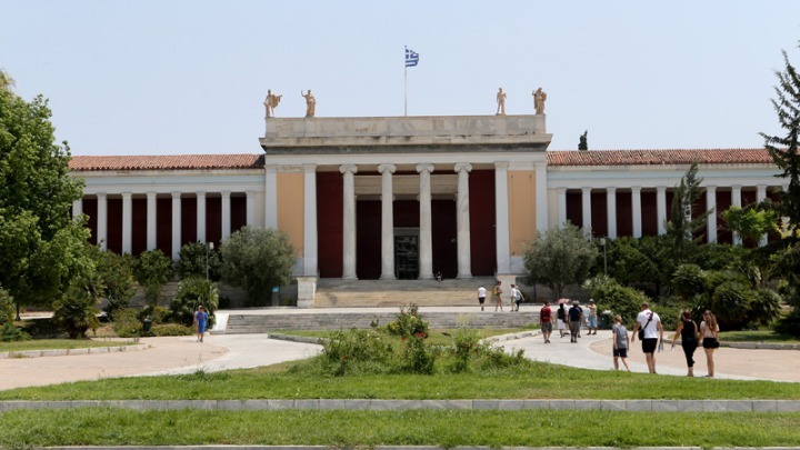 Προτάσεις για όσους μείνουν εντός των τειχών της
