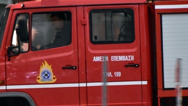 Έσβησε η πυρκαγιά της σιδηροδρομικής γραμμής στη Σίνδο