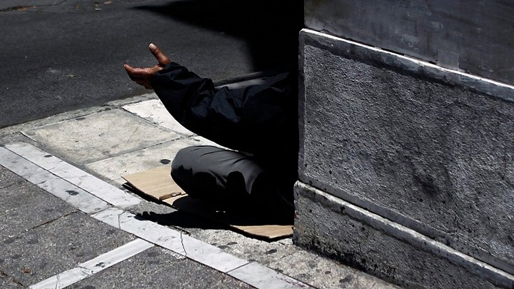Ειδική άδεια θα πρέπει να έχουν στο εξής οι ζητιάνοι στους δρόμους πόλης της Σουηδίας