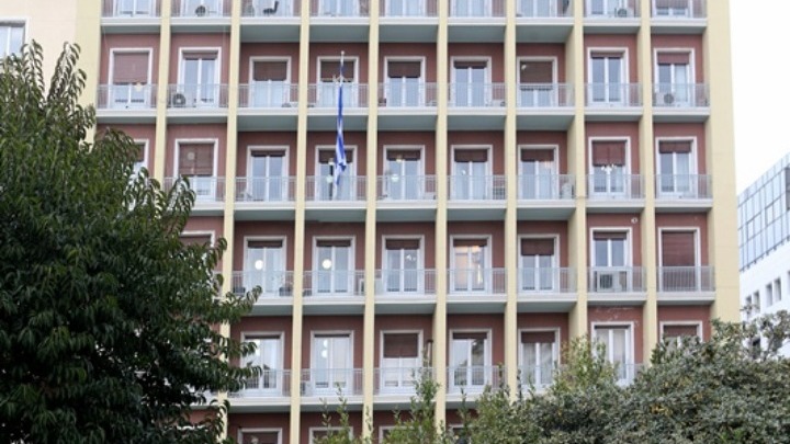 Τροπολογία του ΥΠΕΣ με ρυθμίσεις για προσωπικό ΟΤΑ και αιρετούς